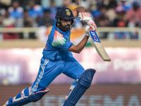 Vijay Hazare Trophy : हिटमॅनचा हिट शो जारी! मुंबईच्या संघाकडून खेळण्यासाठी मैदानात उतरला अन्... - Marathi News | Rohit Sharma Slams 28 Ball Fifty On Vijay Hazare Trophy Comeback No 1 ODI Batter Proves His Class | Latest cricket News at Lokmat.com