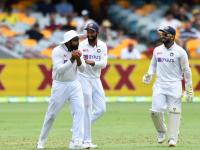 India vs Australia, 4th Test Day 4 : रोहित शर्माची 'HIGH FIVE' कामगिरी; १९५० सालच्या विक्रमाशी बरोबरी! - Marathi News | India vs Australia, 4th Test: 5th catch for Rohit Sharma, become a second player who take most catches in Brisbane test | Latest cricket Photos at Lokmat.com