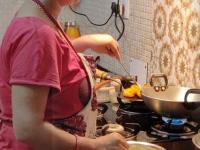 Effective Cooking Hacks : साध्या जेवणालाही लज्जतदार, रुचकर बनवतील 3 कुकींग हॅक्स; स्वयंपाक बनेल उत्तम - Marathi News | Effective Cooking Hacks : How can we increase flavour of food Easy tips to make food taste better | Latest sakhi Photos at Lokmat.com