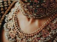 महागड्या सोन्याच्या दागिन्यांपेक्षाही दिसतात सुंदर ॲण्टीक नेकलेस, लग्नसराईसाठी पाहा ८ सुंदर भरगच्च दागिने - Marathi News | traditional antique jewellery set designs, artificial antique jewellery set at low price, latest patterns of artificial antique jewellery set | Latest sakhi Photos at Lokmat.com