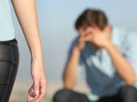 ब्रेकअपचं मोठं कारण आहेत मुलांच्या 'या' सवयी, ज्या मुली अजिबात खपवून घेत नाहीत.... - Marathi News | know the reasons of breakup happens because of boy's habits myb | Latest relationship Photos at Lokmat.com