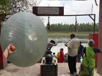 Travel : चमत्कार! 'या' कुंडात फळे तरंगतात, पण बेलपत्र मात्र बुडतात; पाण्याखाली आहे महादेवाचे मंदिर! तुम्ही पाहिलेय का? - Marathi News | Travel: Miracle! Fruits float in this tank, but leaves sink; Is the temple of Mahadev underwater? Have you seen it? | Latest travel News at Lokmat.com