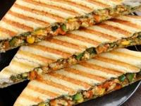 डब्यासाठी खास सॅण्डविचचे ६ प्रकार झटपट-पौष्टिक आणि स्वादिष्ट , लहान मुलांसाठी तर मेजवानीच - Marathi News | 6 types of special sandwiches, quick, nutritious and delicious, a feast for the little ones | Latest sakhi Photos at Lokmat.com