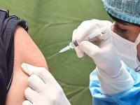 Corona Vaccine : धक्कादायक! तरुणानं 24 तासांत तब्बल 10 वेळा घेतली कोरोना लस अन् मग...! - Marathi News | Corona Virus Man takes 10 corona vaccine shots in single day in new zealand | Latest international Photos at Lokmat.com