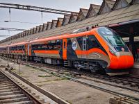 ७०० कोटींचा खर्च केला, पण वंदे भारत ट्रेनची सेवा नाहीच; प्रवाशांची गैरसोय, नाराजी वाढली? - Marathi News | 700 crores spent for new route in lucknow section but no vande bharat express train service passengers inconvenience increased | Latest national News at Lokmat.com