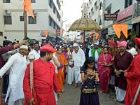 साईंच्या समाधी शताब्दीनिमित्त शिर्डीत आज शताब्दी ध्वज आणि साई प्रतिमेची मिरवणूक - Marathi News | Shirdi Shastri flag and sai image procession today in the Shirdi of Sai Samadhi | Latest maharashtra Photos at Lokmat.com