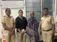 स्मृतिभ्रंशाने त्रस्त असलेल्या महिलेचा क्रिकेटपटू सलीम दुराणी यांची पत्नी असल्याचा दावा - Marathi News | Woman suffering from dementia claims to be cricketer Salim Durrani's wife | Latest navi-mumbai News at Lokmat.com स्मृतिभ्रंशाने त्रस्त असलेल्या महिलेचा क्रिकेटपटू सलीम दुराणी यांची पत्नी असल्याचा दावा - Marathi News | Woman suffering from dementia claims to be cricketer Salim Durrani's wife | Latest navi-mumbai News at Lokmat.com