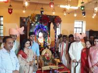 अभिनेत्री भाग्यश्री पटवर्धनच्या उपस्थितीत सांगलीत संस्थानच्या गणपतीची प्रतिष्ठापना       - Marathi News | In the presence of actress Bhagyashree Patwardhan, the installation of Ganpati of Sangliat Institute | Latest sangli Photos at Lokmat.com