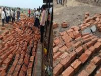 Sangli: वादळात मंदिराची भिंत कोसळली, दगडांखाली दबून ६ भाविक ठार, आठ जखमी - Marathi News | Sangli: Temple wall collapses in storm, 6 devotees killed, eight injured after being crushed under rocks | Latest sangli News at Lokmat.com