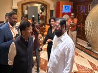 निवडणुकीच्या धामधुमीत संजय राऊत आणि एकनाथ शिंदे यांची अचानक भेट, काय झाली चर्चा? - Marathi News | Eknath Shinde and Sanjay Raut Meet Face to Face Amid High Stakes BMC Election Campaign | Latest mumbai News at Lokmat.com