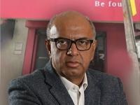 नोकरी सोडली, जुन्या कंप्युटरसह सुरू केला व्यवसाय; आज आहेत ५० हजार कोटींच्या कंपनीचे मालक - Marathi News | quit job started business with old computer Today he is the owner of a company worth 50 thousand crores success story of jeevansathi naukri dot com owner sanjeev bikhchandani | Latest business Photos at Lokmat.com