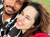 संजू सॅमसनला साथ देणाऱ्या चारुलथाची गोष्ट, पडत्या काळात सावरलेली एक अनोखी लव्हस्टोरी - Marathi News | A unique love story that survived the downfall , Sanju samson and charulatha the perfect couple | Latest sakhi Photos at Lokmat.com