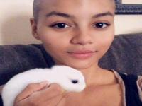 सस्याला नव्हते कान, मालकीनीने केली आयडियाची कल्पना! - Marathi News | This bunny born with no ears get the most adorable crocheted sets from his owner | Latest jarahatke Photos at Lokmat.com