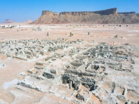 आधुनिक सिंचन प्रणाली, कालवे, पाण्याच्या टाक्या; सौदी अरेबियात सापडले 8000 वर्षे जुने शहर - Marathi News | Saudi Arabia : Modern irrigation systems, canals, water tanks; 8000 year old city found in Saudi Arabia | Latest jarahatke Photos at Lokmat.com