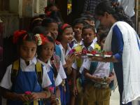 शाळेत पुन्हा किलबिलाट! - Marathi News | Back to school again! | Latest mumbai Photos at Lokmat.com