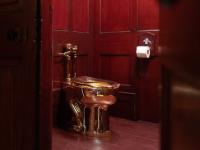 बापरे! तब्बल ८८ कोटीला एक टॉयलेट सीट विकतोय 'हा' माणूस; अखेर इतकी महाग का आहे? - Marathi News | A functional toilet made entirely of 18-carat gold, designed by Italian artist Maurizio Cattelan For auction with $10 million | Latest jarahatke News at Lokmat.com बापरे! तब्बल ८८ कोटीला एक टॉयलेट सीट विकतोय 'हा' माणूस; अखेर इतकी महाग का आहे? - Marathi News | A functional toilet made entirely of 18-carat gold, designed by Italian artist Maurizio Cattelan For auction with $10 million | Latest jarahatke News at Lokmat.com