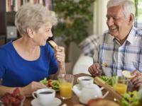 वयाची पन्नाशी ओलांडल्यानंतर 'या' पदार्थांचा आहारात करा समावेश; राहाल हेल्दी - Marathi News | Diet to follow after the age of 50 to keep healthy and stay longer | Latest food Photos at Lokmat.com