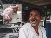 एका 'Kiss' नं रिक्षाचालकाला बनवलं सेलिब्रिटी; २ दिवस फाईव्ह स्टार हॉटेलला राहिला, त्यानंतर... - Marathi News | Rickshaw Driver to Local Star Human Story: Shakeel was seen talking to the Samajwadi Party flag and kissing it | Latest jarahatke Photos at Lokmat.com एका 'Kiss' नं रिक्षाचालकाला बनवलं सेलिब्रिटी; २ दिवस फाईव्ह स्टार हॉटेलला राहिला, त्यानंतर... - Marathi News | Rickshaw Driver to Local Star Human Story: Shakeel was seen talking to the Samajwadi Party flag and kissing it | Latest jarahatke Photos at Lokmat.com