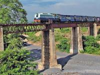 स्वातंत्र्य मिळून ७५ वर्षे लोटली, तरी इंग्रजांच्या ताब्यात महाराष्ट्रातील हा रेल्वे मार्ग; करोडो रुपयांची रॉयल्टी - Marathi News | 75 years have passed since independence, but the railways in Maharashtra are under the control of the British; A royalty of crores of rupees of Shakuntala Railway track | Latest maharashtra Photos at Lokmat.com