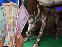 ४ रूपयांचा शेअर पोहोचला २४३९ रूपयांवर; गुंतवणूकदारांच्या १ लाखाचे झाले ५.७० कोटी, तुमच्याकडे आहे का? - Marathi News | share market tata group titan stock Rs 4 reach Rs 2439 investment of 1 lakh became 5.70 crores do you have in portfolio | Latest business Photos at Lokmat.com