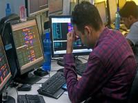 बाजार 'लाल' रंगात बंद! निफ्टी २५,५२० च्या खाली, IT वगळता सर्वच क्षेत्रांत दबाव; 'या' कारणांचा झाला परिणाम - Marathi News | Stock Market Closes Red Sensex Slips 90 Points, Nifty Finishes Below 25,520 Amid FII Outflow | Latest business News at Lokmat.com बाजार 'लाल' रंगात बंद! निफ्टी २५,५२० च्या खाली, IT वगळता सर्वच क्षेत्रांत दबाव; 'या' कारणांचा झाला परिणाम - Marathi News | Stock Market Closes Red Sensex Slips 90 Points, Nifty Finishes Below 25,520 Amid FII Outflow | Latest business News at Lokmat.com