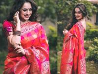 लाल सिल्क साडीत मराठमोळी अभिनेत्री श्रुती मराठे दिसतेय झक्कास!, फोटो पाहून पडाल प्रेमात, SEE PHOTOS - Marathi News | Marathmoli actress Shruti Marathe in red silk saree looks stunning !, will fall in love after seeing the photo, SEE PHOTOS | Latest filmy Photos at Lokmat.com