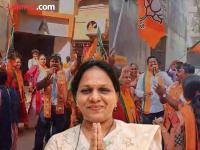 आता भाजपाचेच बंडखोर म्हणताहेत, "५० खोके, एकदम ओके", शिंदेंच्या उमेदवारांची कोंडी, प्रकरण पोलीस ठाण्यात - Marathi News | Clash in the Mahayuti alliance in Sion Koliwada BJP workers chant slogans of 50 crore rupees everything is okay | Latest mumbai News at Lokmat.com