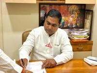 "हिंदुत्व विरोधी काँग्रेसची भाजपानं घेतली साथ, आता महापालिकेत परिणाम भोगा" शिंदेसेना संतप्त - Marathi News | In Ambernath, the BJP and Congress have formed an alliance. Eknath Shinde's Shiv Sena MLA, Balaji Kinikar, has warned the BJP that this will have consequences in the municipal elections | Latest thane News at Lokmat.com