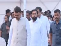 फडणवीस-शिंदेंमध्ये दुरावा? बिहारला ना एकत्र गेले, ना एकत्र आले, एकमेकांकडे पाहून कोरडंच हसले; नेमके काय घडले?  - Marathi News | Is there a rift between Devendra Fadnavis and Eknath Shinde? They neither went to Bihar together nor came together, they just smiled at each other; what exactly happened? | Latest maharashtra News at Lokmat.com