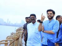 काँग्रेसचा 'हा' मोठा चेहरा शिवसेनेत येण्यास इच्छुक होता?; आदित्य ठाकरेंचे संकेत - Marathi News | Congress Milind Deora was willing to go rajya sabha from Shiv Sena; Shiv Sena Leaders Claim Aditya Thackeray indication | Latest maharashtra Photos at Lokmat.com