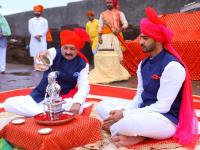 डोळ्यांचं पारणं फेडणारा शिवराज्याभिषेक सोहळा संपन्न; कोरोना संकटातही परंपरा अखंड - Marathi News | shivrajyabhishek din celebrated on raigad amid coronavirus lockdown | Latest maharashtra Photos at Lokmat.com