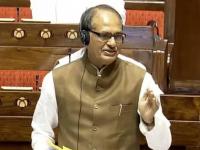 महाराष्ट्रात पीक नुकसानीची पाहणी करून थेट शेतकऱ्यांच्या खात्यात पैसे; कृषिमंत्री शिवराजसिंह चौहान यांची संसदेत ग्वाही - Marathi News | Maharashtra: Money directly to farmers' accounts after inspecting crop damage; Agriculture Minister Shivraj Singh Chouhan testifies in Parliament | Latest national News at Lokmat.com महाराष्ट्रात पीक नुकसानीची पाहणी करून थेट शेतकऱ्यांच्या खात्यात पैसे; कृषिमंत्री शिवराजसिंह चौहान यांची संसदेत ग्वाही - Marathi News | Maharashtra: Money directly to farmers' accounts after inspecting crop damage; Agriculture Minister Shivraj Singh Chouhan testifies in Parliament | Latest national News at Lokmat.com