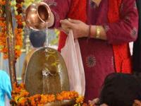 Maha Shivratri 2023: शिवपूजा करताना सर्वसामान्यपणे कोणते नियम पाळले जावेत, हे जाणून घ्या! - Marathi News | Maha Shivratri 2023: Know General Rules To Be Followed During Shiv Pooja! | Latest bhakti Photos at Lokmat.com