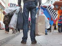 होऊ दे खर्च! सणासुदीच्या काळात खरेदी वाढणार; बाजार बहरणार - Marathi News | Purchases will increase during the festive season The market will flourish navratri dasara diwali festive seasons | Latest business Photos at Lokmat.com