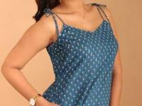 २५० रुपयांत खरेदी करा शॉर्ट कुर्ती, जीन्स-पलाझोवर सुंदर दिसतील ५ लेटेस्ट पॅटर्न, उन्हाळ्यात गरमही होणार नाही - Marathi News | Short kurti designs under 250 Budget friendly summer fashion Cotton short kurtis for jeans Latest kurti trends 2026 Indo-western short kurti for office | Latest sakhi Photos at Lokmat.com