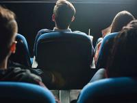 थिएटरमध्ये हॉरर फिल्म पाहात होतं जोडपं, तेवढ्यात झाला गोळीबार अन्... - Marathi News | woman shot dead and man is wounded in california movie theater during showing of horror film | Latest crime Photos at Lokmat.com