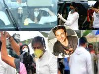 In Pics: अलविदा सुशांत...! या बॉलिवूड कलाकारांनी आपल्या लाडक्या मित्राला दिला अखेरचा निरोप - Marathi News | sushant singh rajput funeral father family persons and bollywood stars reached mumbai for his funeral | Latest filmy Photos at Lokmat.com