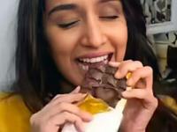 World Chocolate Day 2025: डाएट म्हणूनच बिंधास्त चॉकलेट खाणारे सेलिब्रिटी, काहींचा तर अजबच चॉकलेट फंडा - Marathi News | world Chocolate Day 2025, Bollywood celebrities who love to eat ice cream | Latest sakhi Photos at Lokmat.com