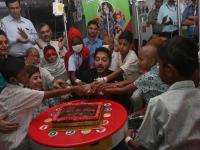 श्रेयस व दीप्ती तळपदेंनी टाटा रुग्णालयातील चिमुकल्यांसोबत साजरा केला व्हॅलेंटाइन डे - Marathi News | Shreyas and Deepti Talpendi celebrate Valentine's Day with the tiny moments of Tata Hospital | Latest mumbai Photos at Lokmat.com