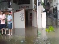 खासदार श्रीकांत शिंदेंच्या बंगल्यातही शिरलं पाणी; विकासकामांवर बोलायचं नाही, मनसेचा खोचक टोला - Marathi News | Water also entered Kalyan Dombivali MP Shrikant Shinde bungalow; No need to talk about development works, MNS criticized | Latest kalyan-dombivli News at Lokmat.com खासदार श्रीकांत शिंदेंच्या बंगल्यातही शिरलं पाणी; विकासकामांवर बोलायचं नाही, मनसेचा खोचक टोला - Marathi News | Water also entered Kalyan Dombivali MP Shrikant Shinde bungalow; No need to talk about development works, MNS criticized | Latest kalyan-dombivli News at Lokmat.com