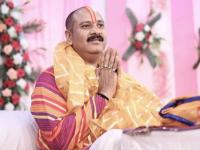 कोण आहेत सिहोर वाले बाबा प्रदीप मिश्रा? रुद्राक्ष आणि लोटाभर पाण्याने समस्या दूर करण्याचा दावा - Marathi News | Who is Sihore Baba Pradeep Mishra? claim to cure problem with Rudraksh and water | Latest national Photos at Lokmat.com