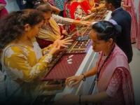 चांदी १ लाख रुपयांनी घसरली, सोनं ३३ हजारांनी आपटलं; काय आहे सोन्या-चांदीचा भाव? - Marathi News | Gold Silver Prices Crash on mcx 31st jan Silver fell by Rs 1 lakh gold fell by Rs 33 thousand What is the price of gold and silver | Latest business Photos at Lokmat.com