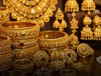 सलग ३ दिवसांच्या घसरणीला ब्रेक! चांदीत १८ हजारांची वाढ; तर सोन्यातही मोठी उसळी - Marathi News | Gold and Silver Prices Recover on MCX Post India-US Trade Deal: Silver Jumps 8% | Latest business Photos at Lokmat.com