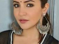 अनुष्का शर्मालाही पडली सिल्व्हर कानातल्यांची भूरळ! ५ लेटेस्ट पॅटर्न, कुर्ती-ड्रेससाठी सिंपल पण रॉयल स्टाइल - Marathi News | Anushka Sharma silver earrings look latest silver earring designs for kurtis simple silver earrings for daily wear silver earrings styling with dresses | Latest sakhi Photos at Lokmat.com