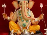 गुरुपुष्यामृत : चांदीच्या दुर्वा, चांदीचा मोदक आणि बरेच काही.. गणरायासाठी घ्या कमी वजनाच्या सुंदर वस्तू - Marathi News | Guru pushyAmrut 2025: silver modak, jaswand, mushak and modak shopping for Ganpati festival | Latest sakhi Photos at Lokmat.com