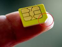 SIM Card चा एक कोपरा कापलेला का असतो? डिझाइन नाही, तर त्यामागे आहे मोठे कारण - Marathi News | Why is one corner of the SIM card cut off? It's not the design, but the big reason behind it | Latest tech Photos at Lokmat.com
