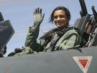 तेजस हे लढाऊ विमान उडवणारी सिंधू ठरली पहिली महिला - Marathi News | pv sindhu takes to the skies becomes first woman to fly hals tejas fighter plane | Latest other-sports Photos at Lokmat.com