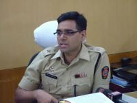 Manoj Kumar Sharma IPS: HSC नापास, पण गर्लफ्रेंडनं संपूर्ण आयुष्य बदललं; शिपायाचं काम करणारा IPS अधिकारी बनला - Marathi News | Success Story of Manoj Kumar Sharma who become IPS officer because of his girlfriend | Latest inspirational-moral-stories Photos at Lokmat.com