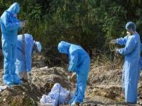 Coronavirus: हॉस्पिटलकडून मृतदेहांची अदलाबदल; हिंदू मयतावर दफनभूमीतून बाहेर काढून अंत्यसंस्कार - Marathi News | Moradabad Corona infection Death Dead body exchange between hindu and muslim | Latest national Photos at Lokmat.com