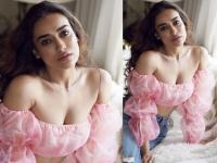 सुरभी ज्योतीने पिंक टॉपमध्ये शेअर केले ग्लॅमरस फोटो, दिसली स्टायलिश अंदाजात - Marathi News | Surabhi Jyoti shared a glamorous photo in a pink top, looking stylish | Latest filmy Photos at Lokmat.com